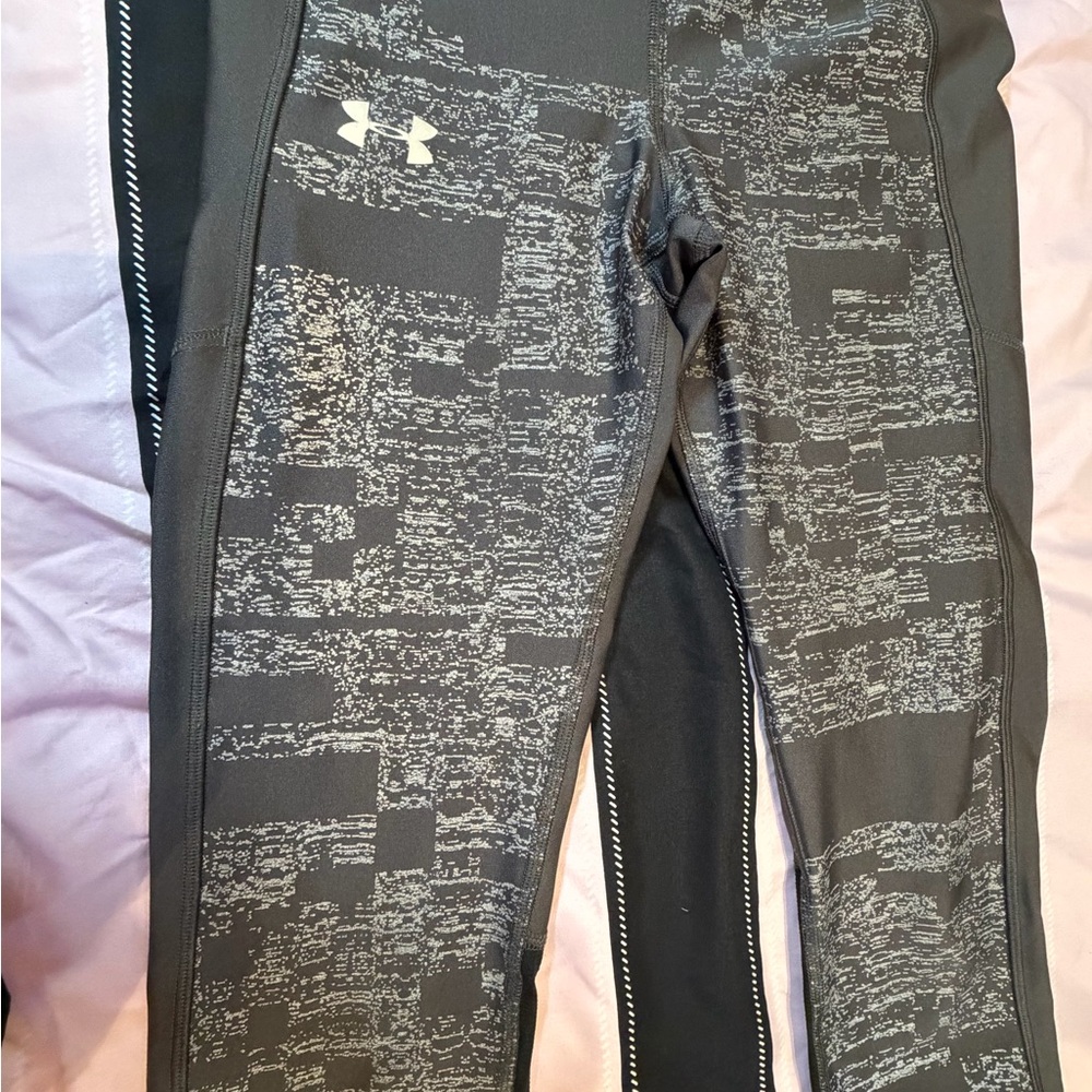 Under Armour Women’s Black and Gray Patterned Leggings